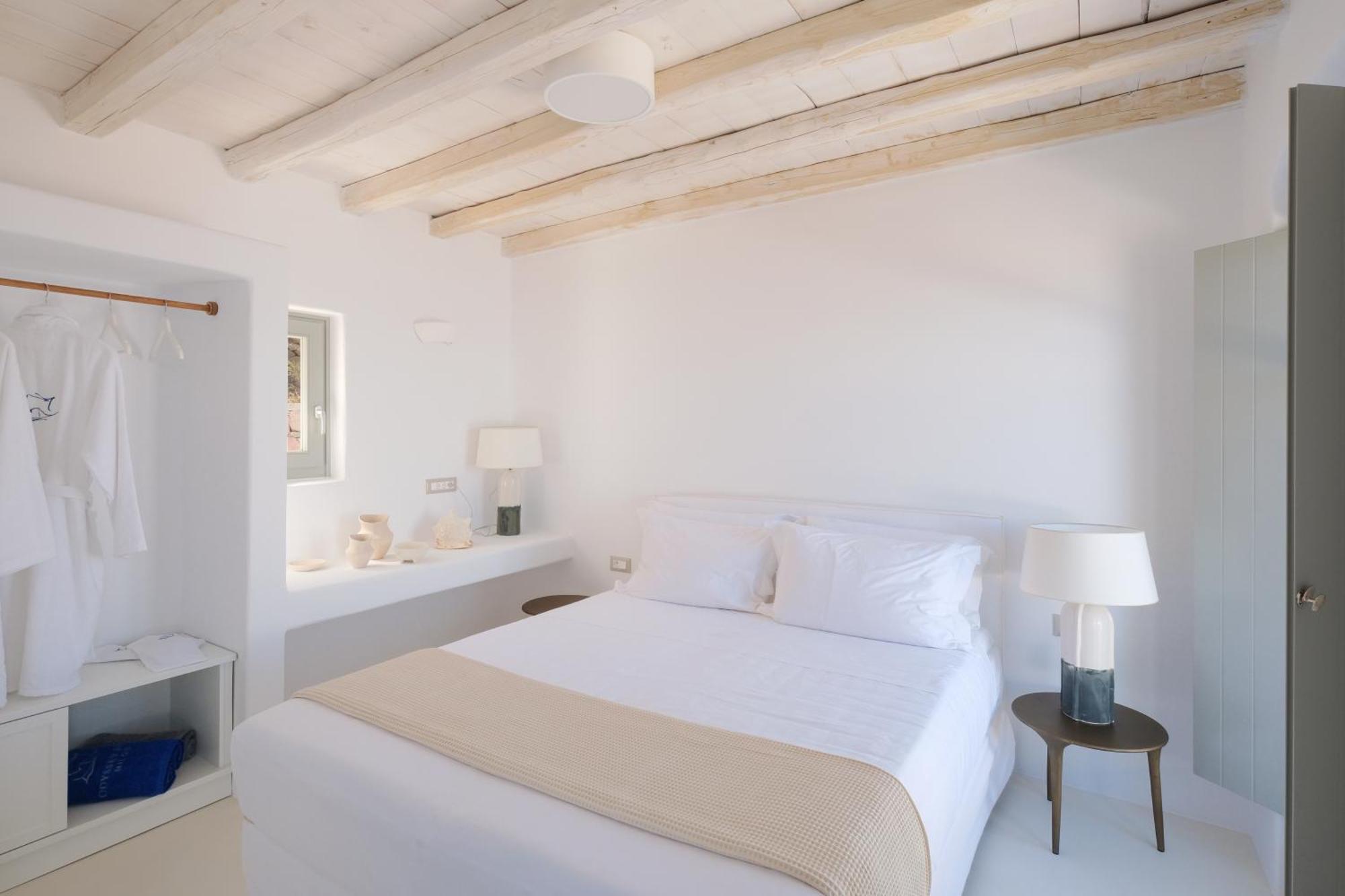 Odyssey Rock Milos Sunset Suites Plaka  Bagian luar foto