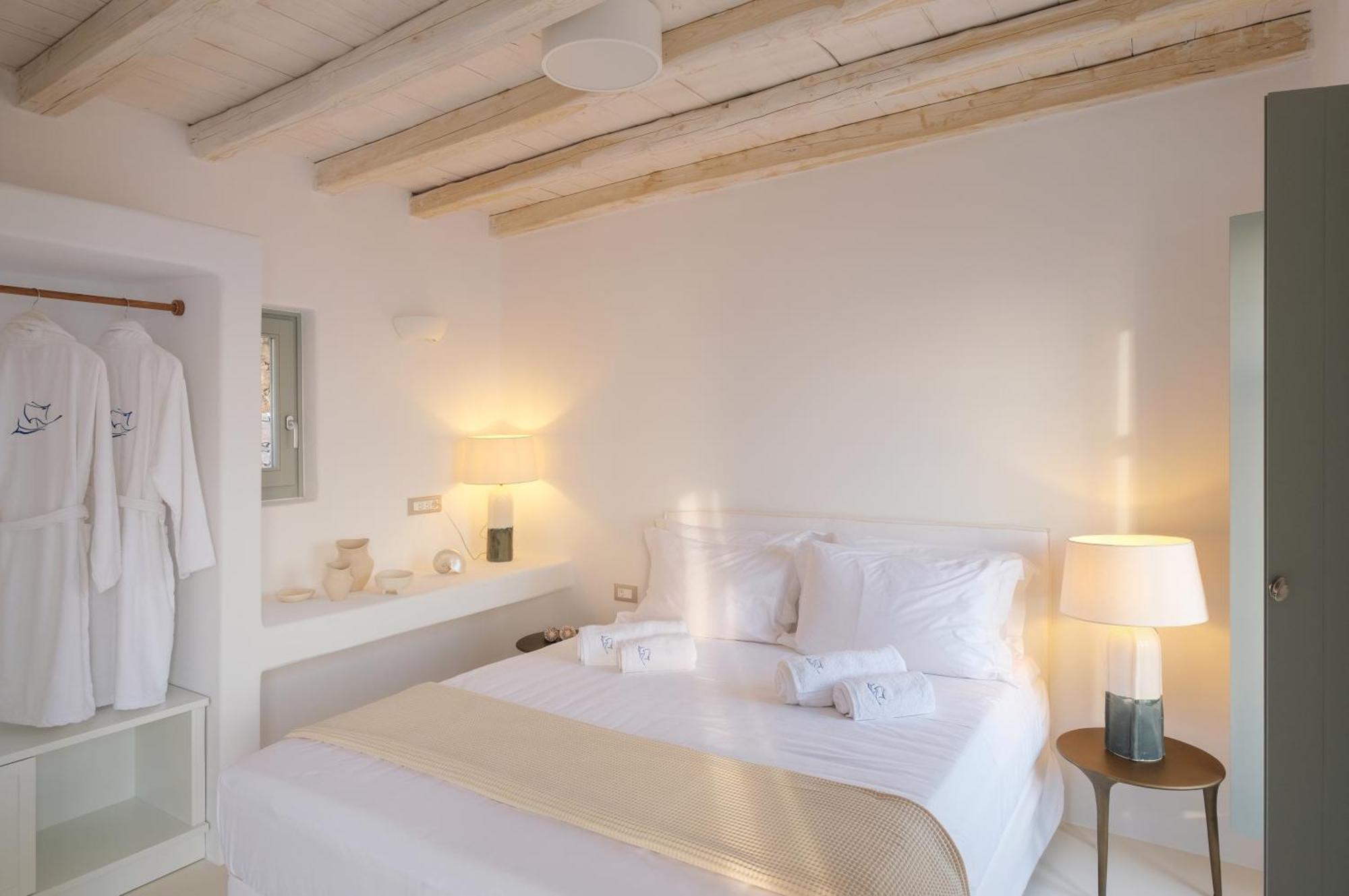 Odyssey Rock Milos Sunset Suites Plaka  Bagian luar foto