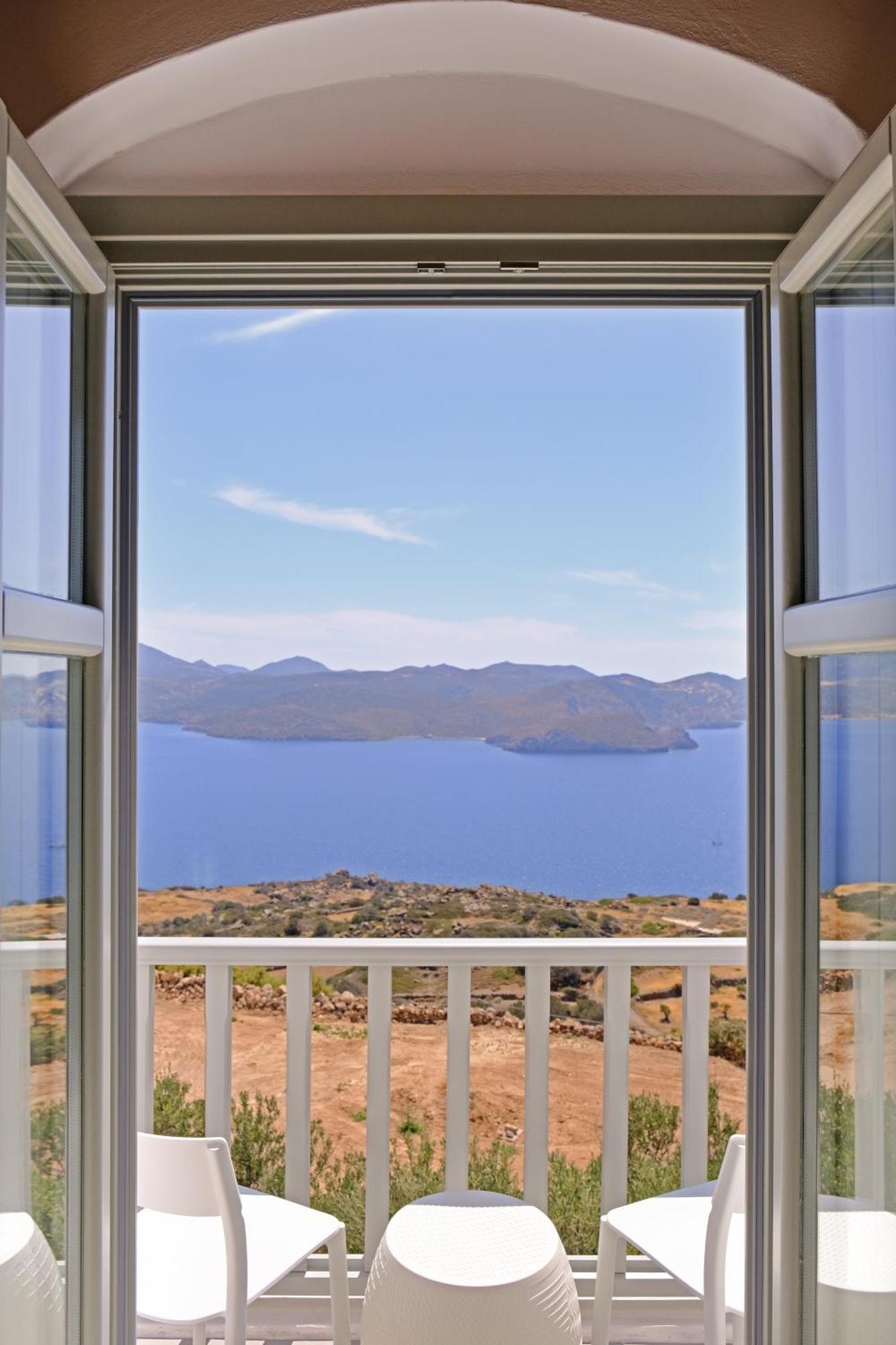 Odyssey Rock Milos Sunset Suites Plaka  Bagian luar foto