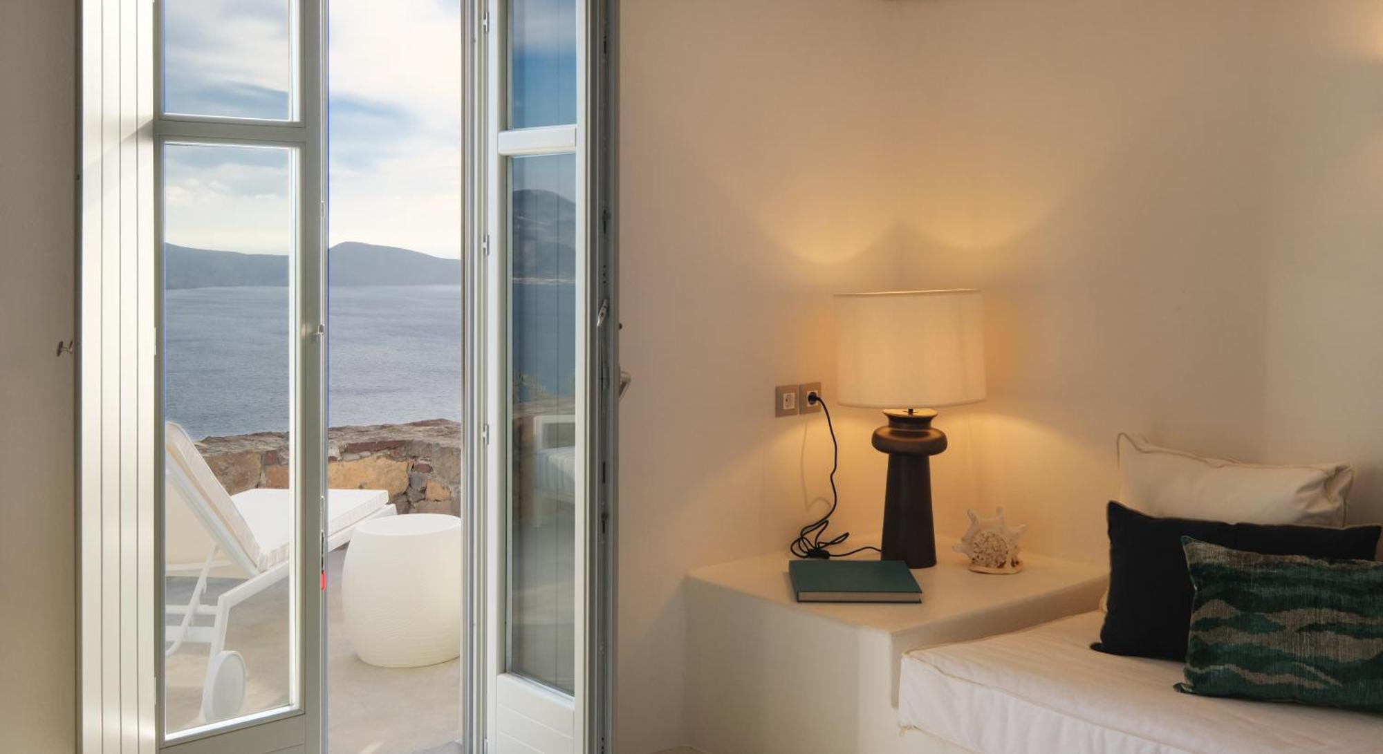 Odyssey Rock Milos Sunset Suites Plaka  Bagian luar foto