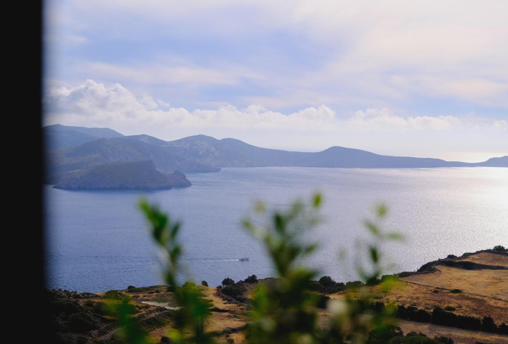 Odyssey Rock Milos Sunset Suites Plaka  Bagian luar foto