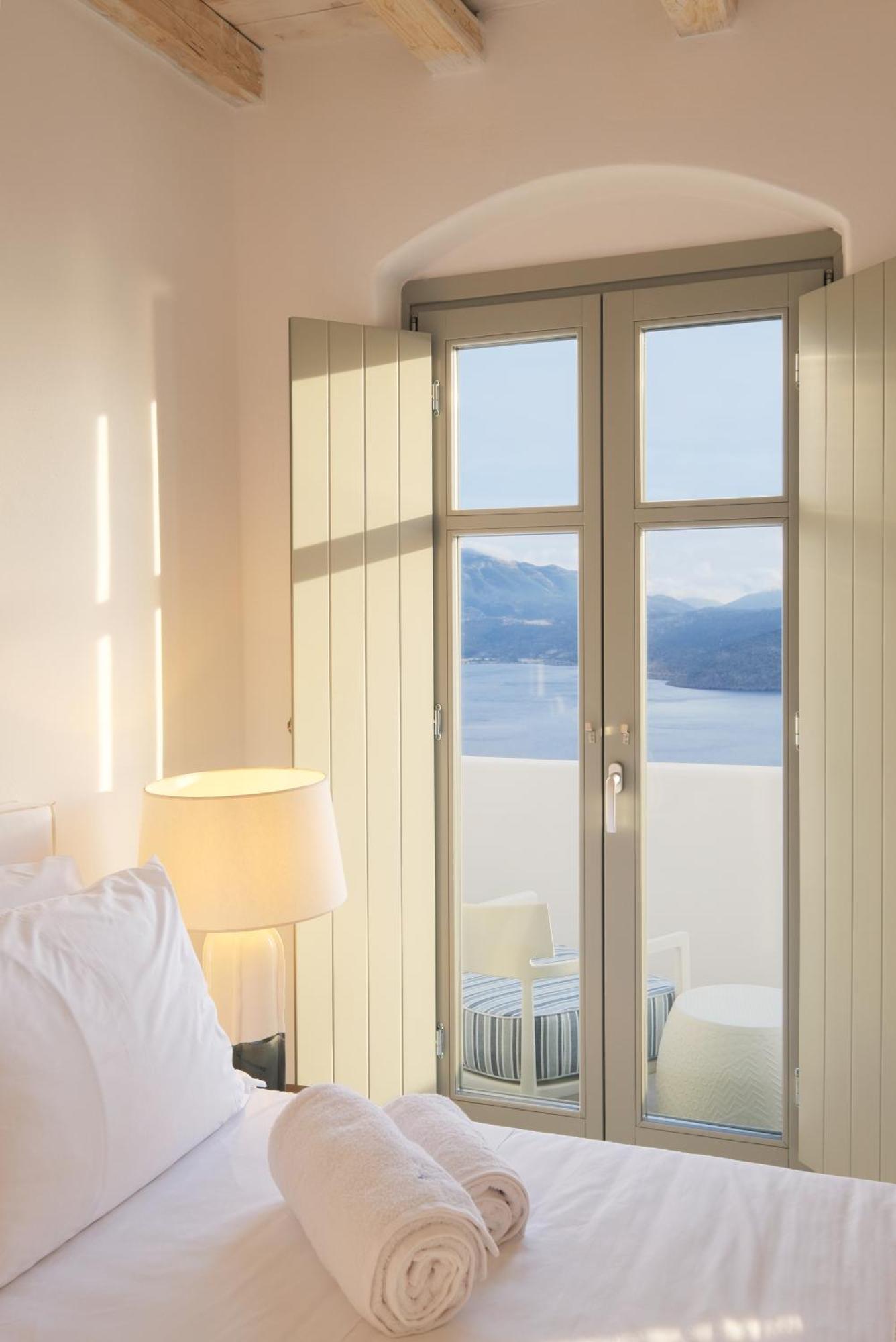 Odyssey Rock Milos Sunset Suites Plaka  Bagian luar foto
