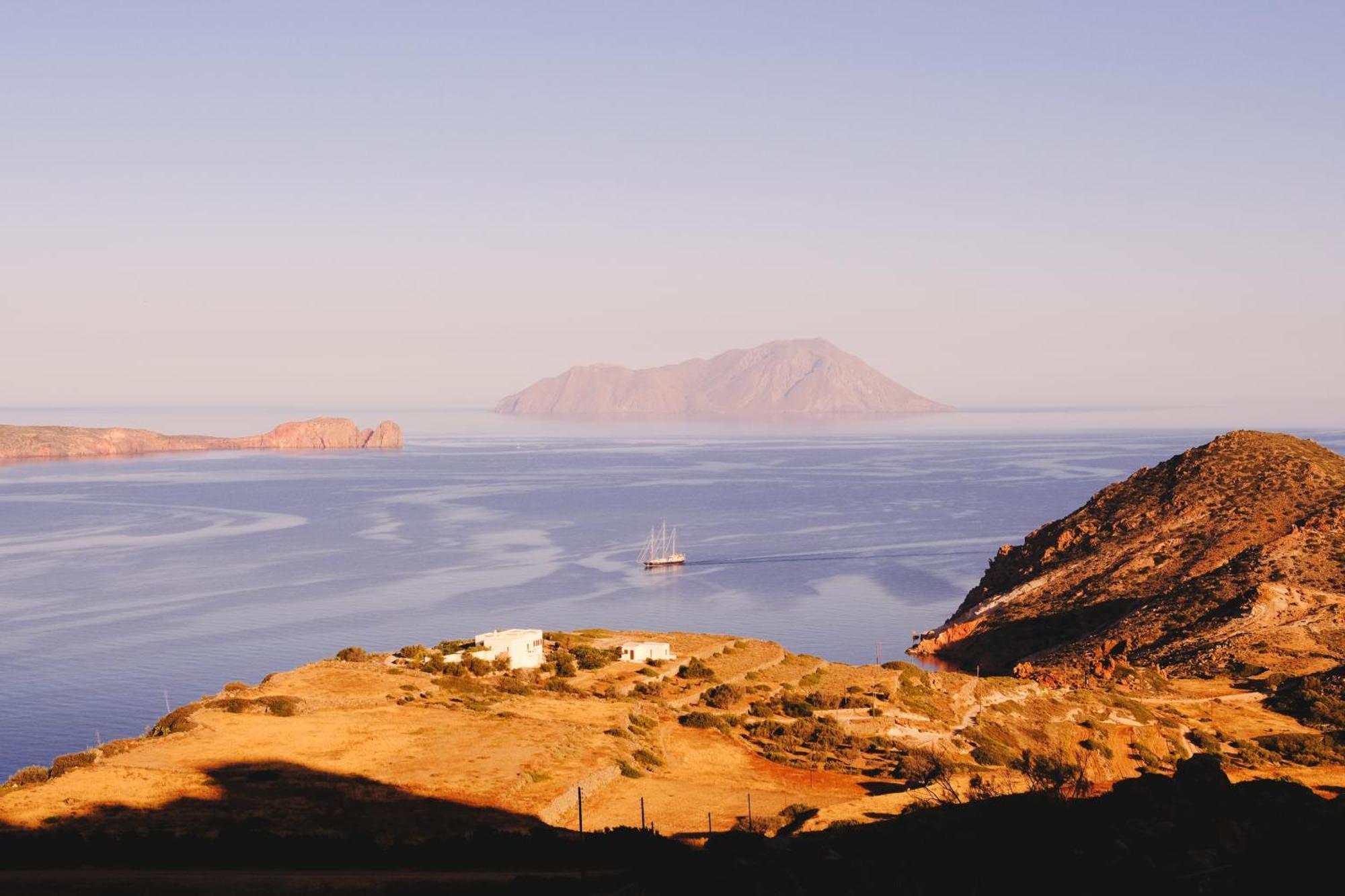 Odyssey Rock Milos Sunset Suites Plaka  Bagian luar foto