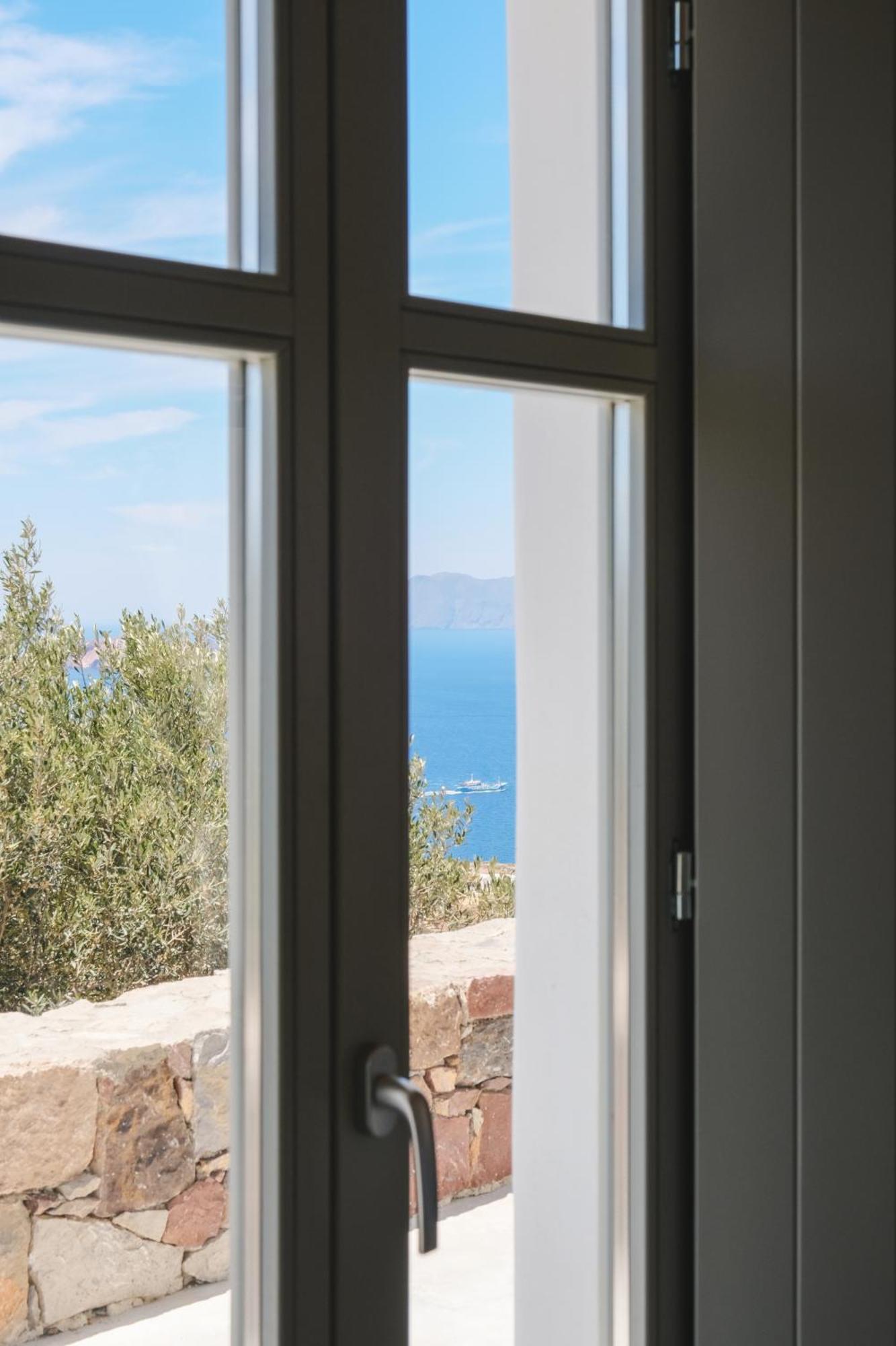 Odyssey Rock Milos Sunset Suites Plaka  Bagian luar foto