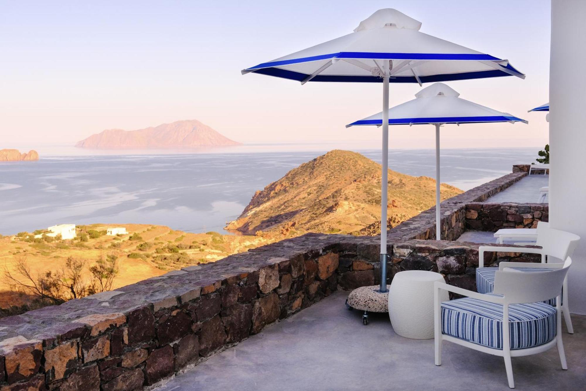 Odyssey Rock Milos Sunset Suites Plaka  Bagian luar foto