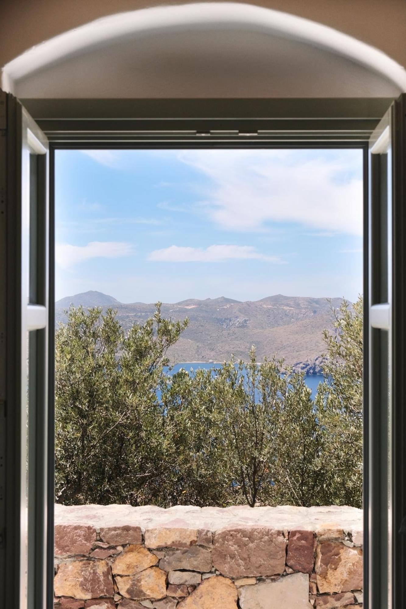 Odyssey Rock Milos Sunset Suites Plaka  Bagian luar foto