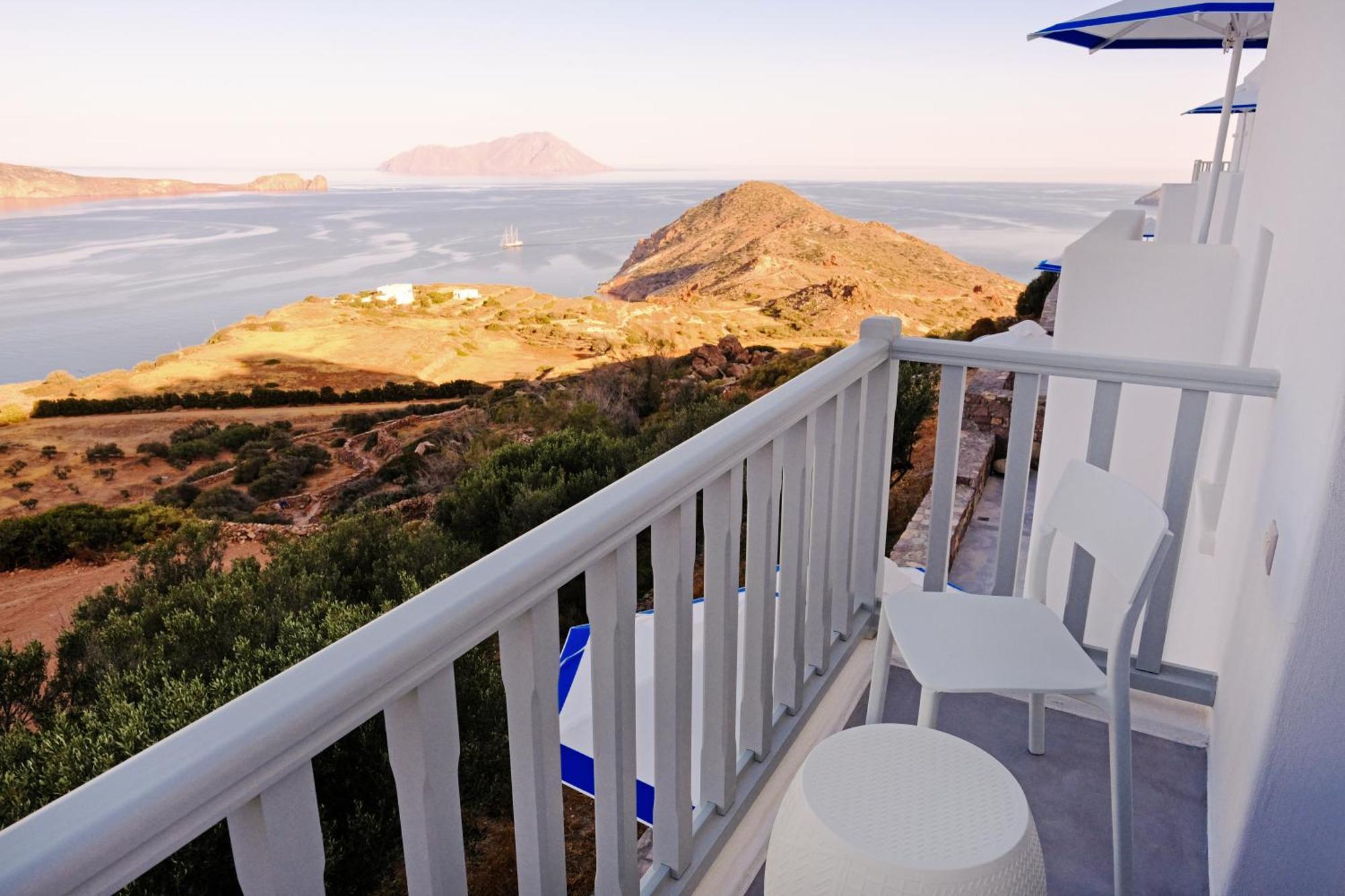 Odyssey Rock Milos Sunset Suites Plaka  Bagian luar foto