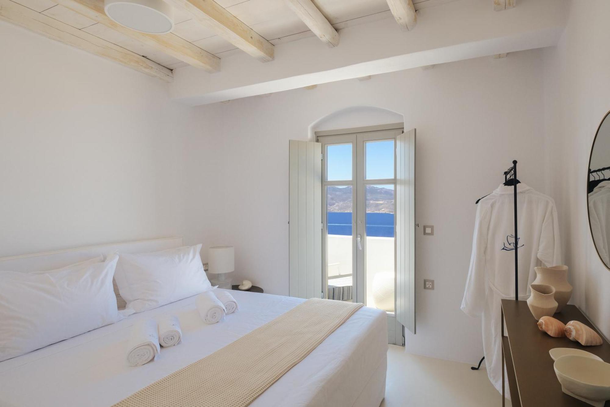 Odyssey Rock Milos Sunset Suites Plaka  Bagian luar foto