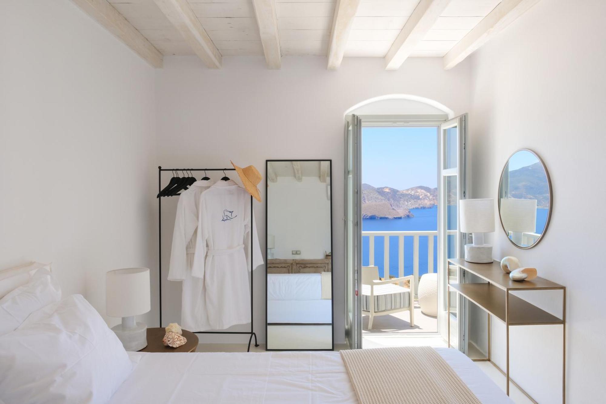 Odyssey Rock Milos Sunset Suites Plaka  Ruang foto