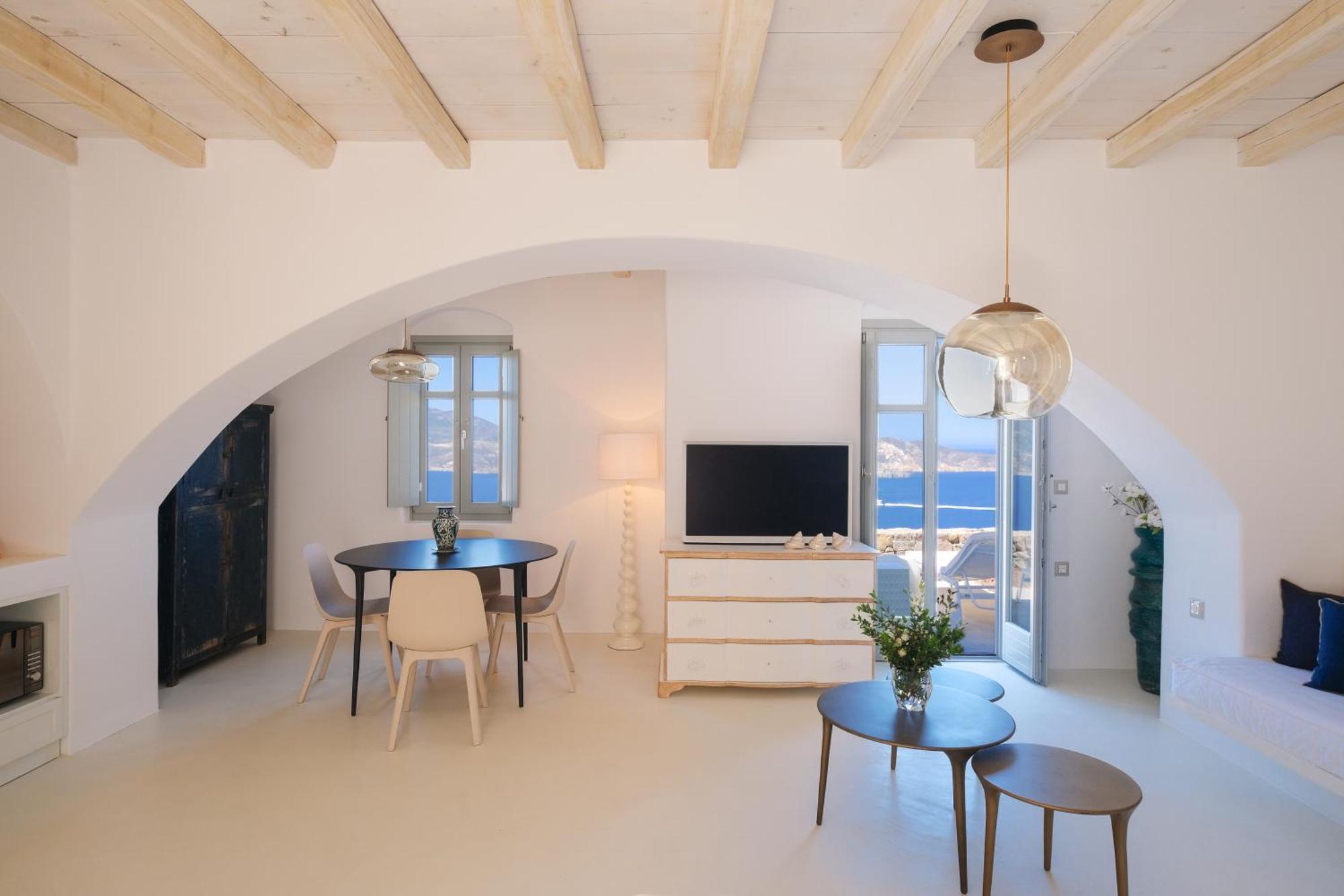 Odyssey Rock Milos Sunset Suites Plaka  Ruang foto
