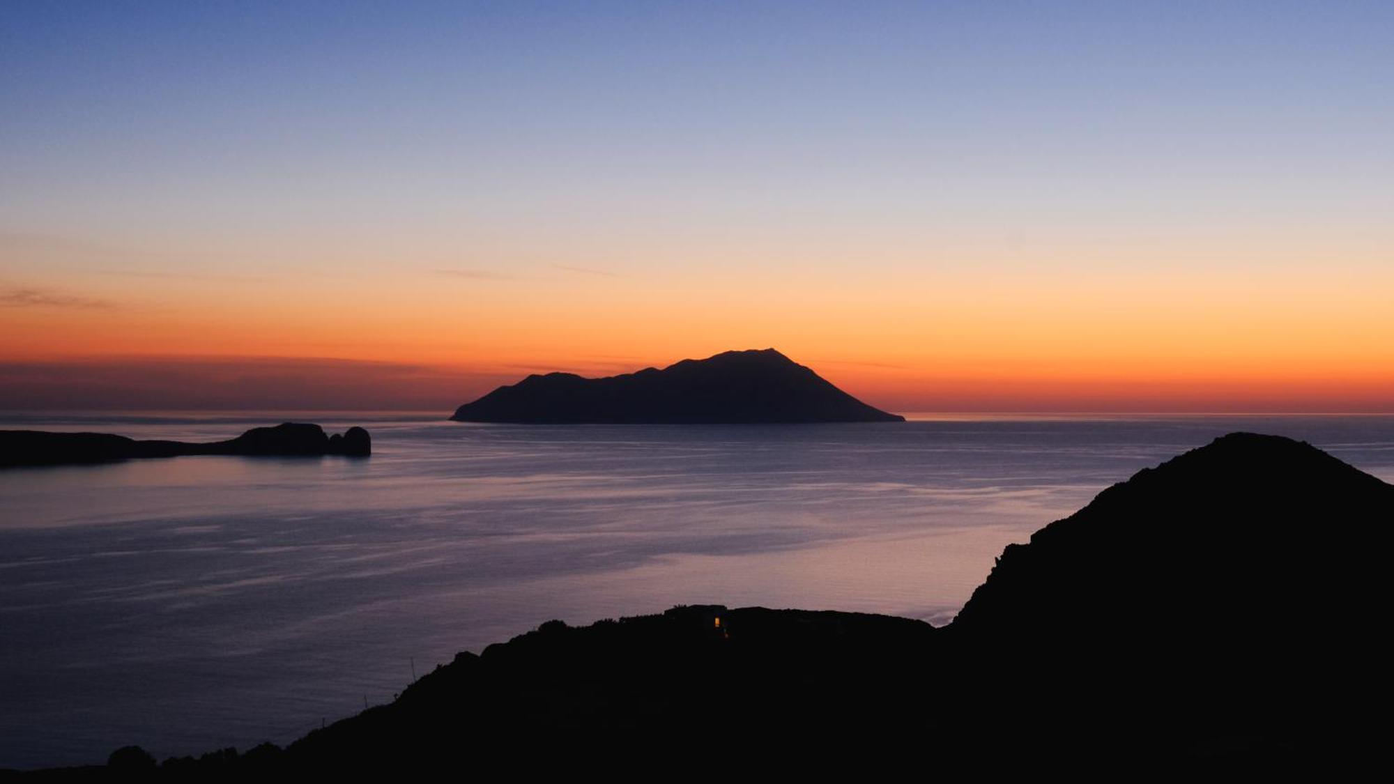 Odyssey Rock Milos Sunset Suites Plaka  Bagian luar foto