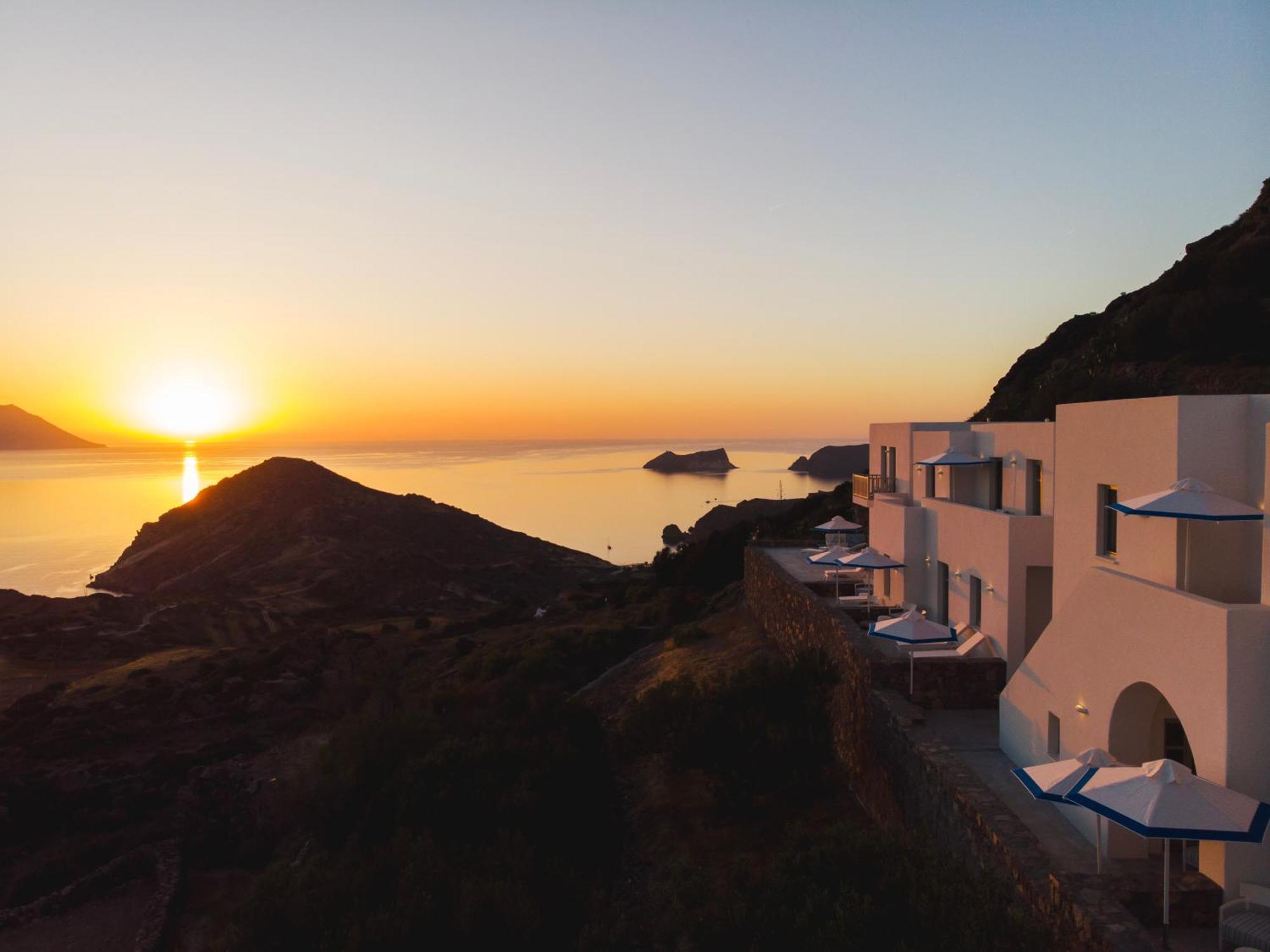 Odyssey Rock Milos Sunset Suites Plaka  Bagian luar foto