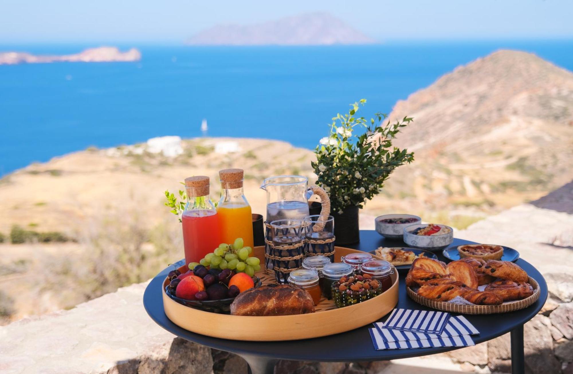 Odyssey Rock Milos Sunset Suites Plaka  Bagian luar foto